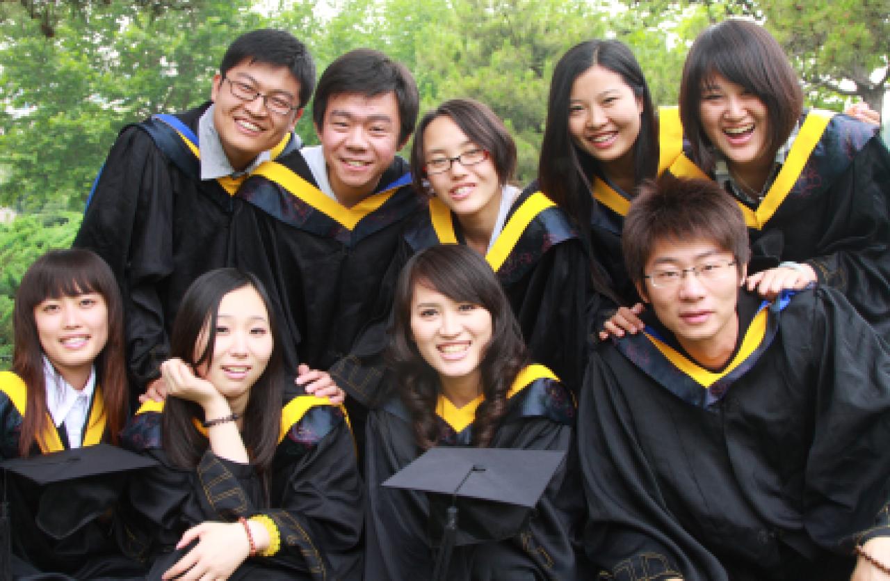 Chinese students graduating Chinese students graduating